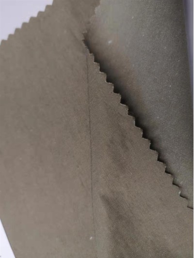 HK-HGCG 2035 DYED 32％COTTON / 68％NYLON (2X1) 'S' WOVEN TWILL 58'/59' 172GM2 側面照